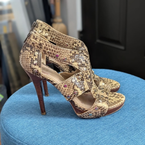 Stuart Weitzman Women's Airforce Snakeskin Heels size 7 1/5 - Picture 2 of 10